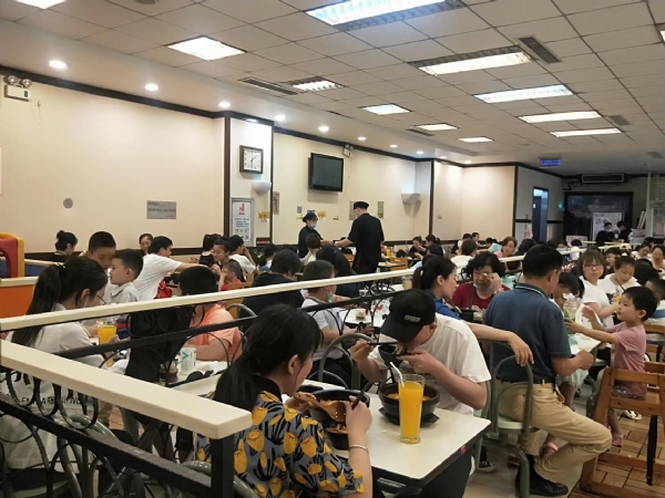 康德專注于食品調(diào)味料已十八年有余，一直注重出品的安全、穩(wěn)定，強調(diào)給商家?guī)韽N師便捷,出品穩(wěn)定，減少能耗，安全有保障！歡迎有意合作老板質(zhì)詢來工廠考察！